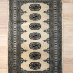 パキスタン絨毯　約69cm x 122cm