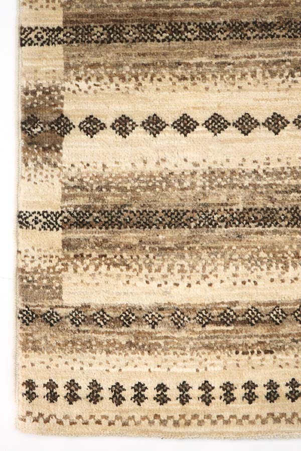 未染色のナチュラルウールのアフガニスタン絨毯