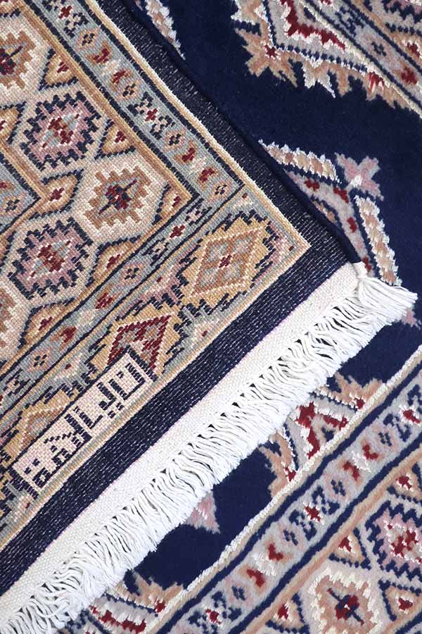 パキスタン絨毯<br>約60cm x 60cm