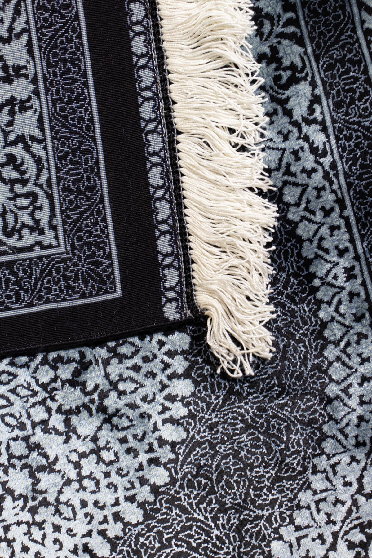 ペルシャ絨毯　クム産　ブラック