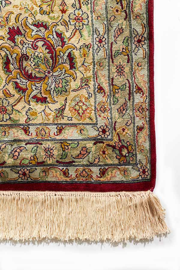 手織りヴィンテージ感絨毯のフリンジ