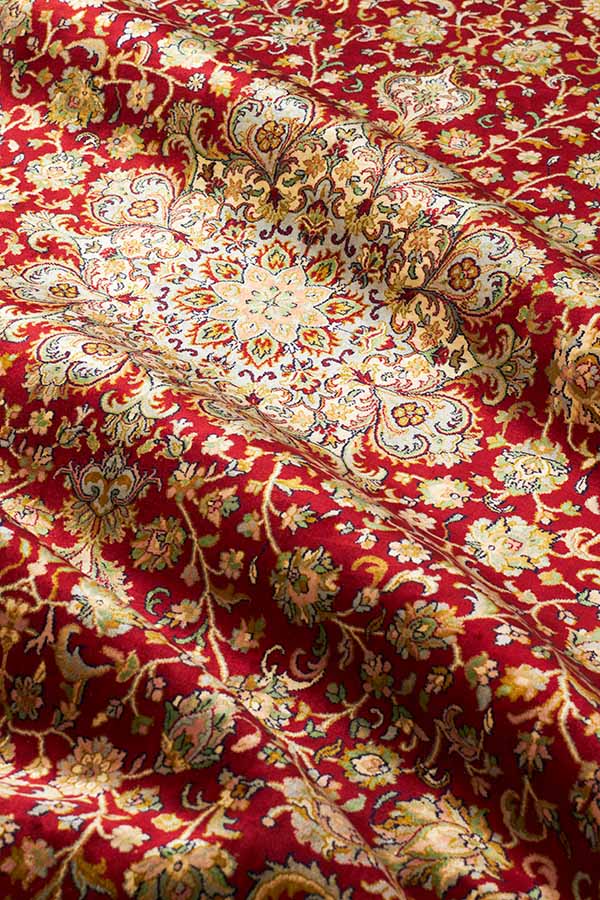カシミール産シルクヴィンテージ感絨毯の光沢