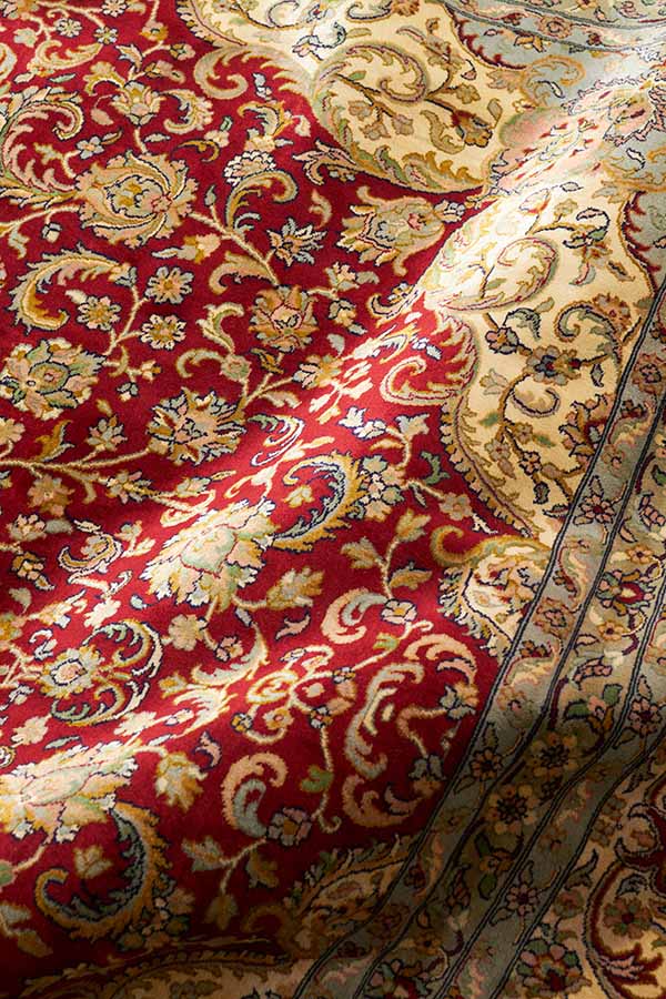 カシミール産シルク手織りヴィンテージ感絨毯の光沢