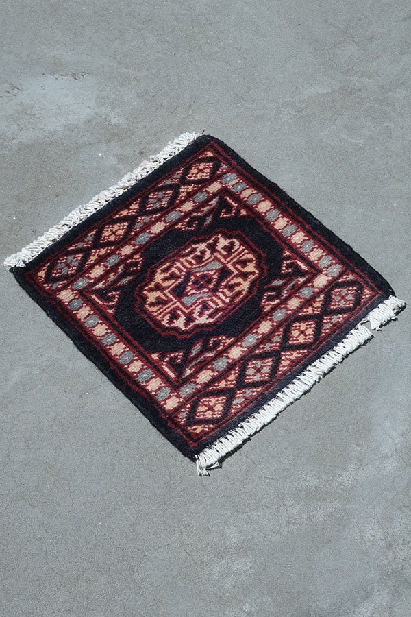 ミニサイズパキスタン絨毯ブラック
