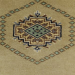 小さいベージュのパキスタン絨毯