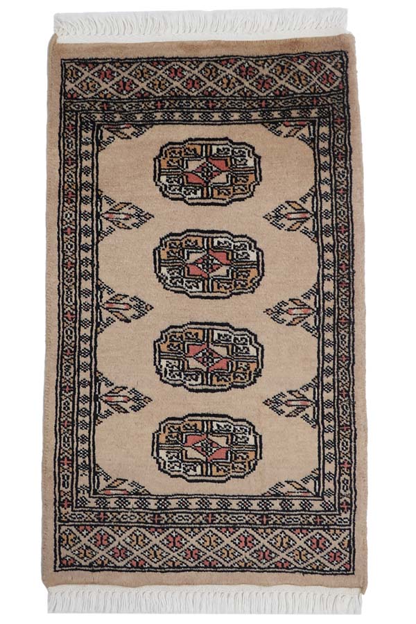 ベージュのパキスタン絨毯玄関マットサイズ