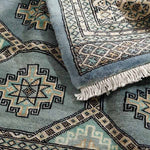 ペルシャ絨毯の要素を取り入れたパキスタン絨毯
