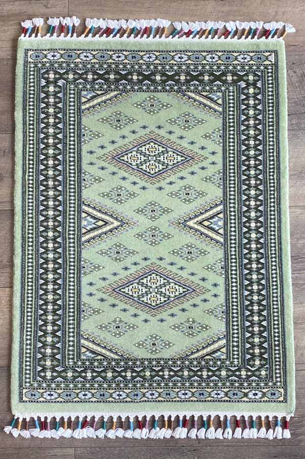 グリーンのパキスタン絨毯