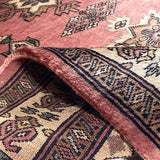 ペルシャ絨毯要素を受け継いだパキスタン絨毯