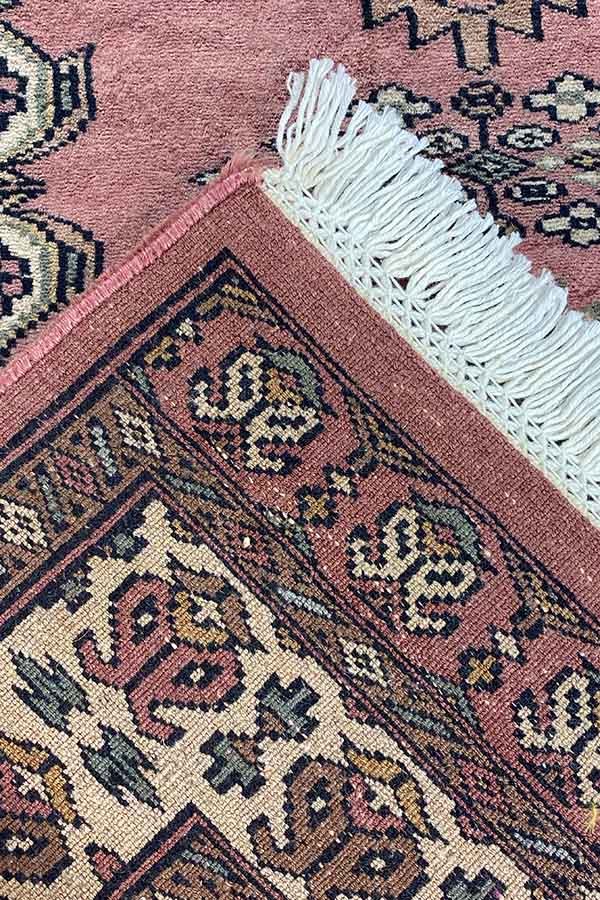 ペルシャ絨毯要素を受け継いだパキスタン絨毯