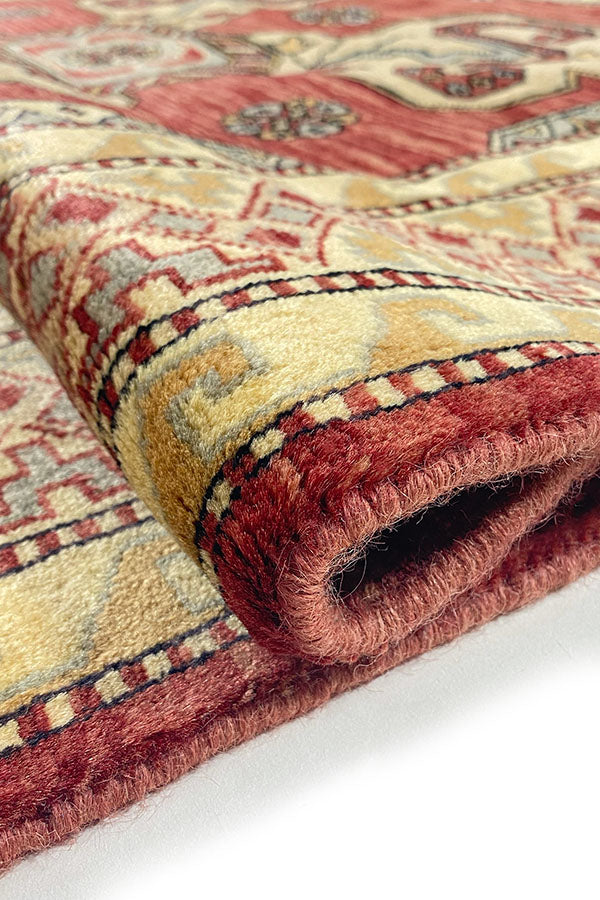 ローズピンクのパキスタン絨毯