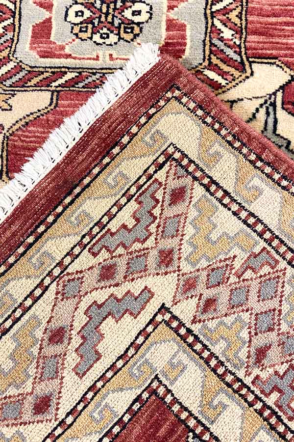 ローズピンクのパキスタン絨毯