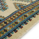 ペルシャの伝統を受け継いだ黄色のパキスタン絨毯