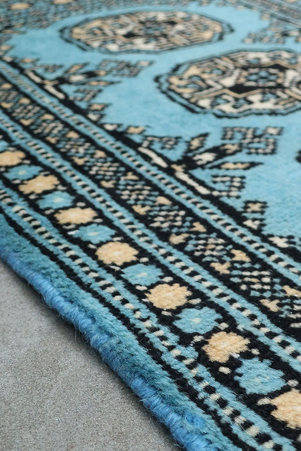 水色のパキスタン絨毯玄関マット