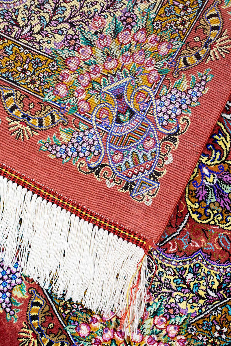 クム産ペルシャ絨毯の特徴とデザインの裏