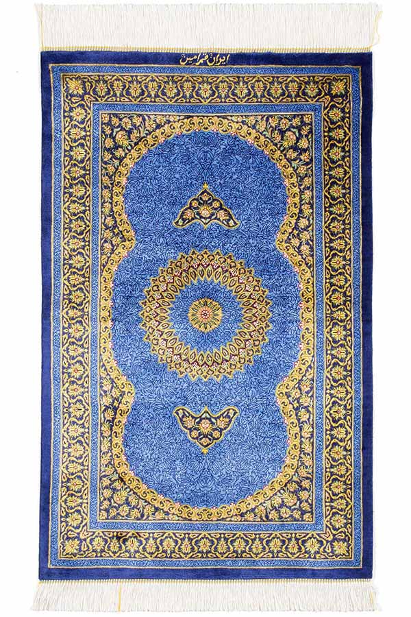 ペルシャ・クム産アミニ工房のブルーベースのペルシャ絨毯