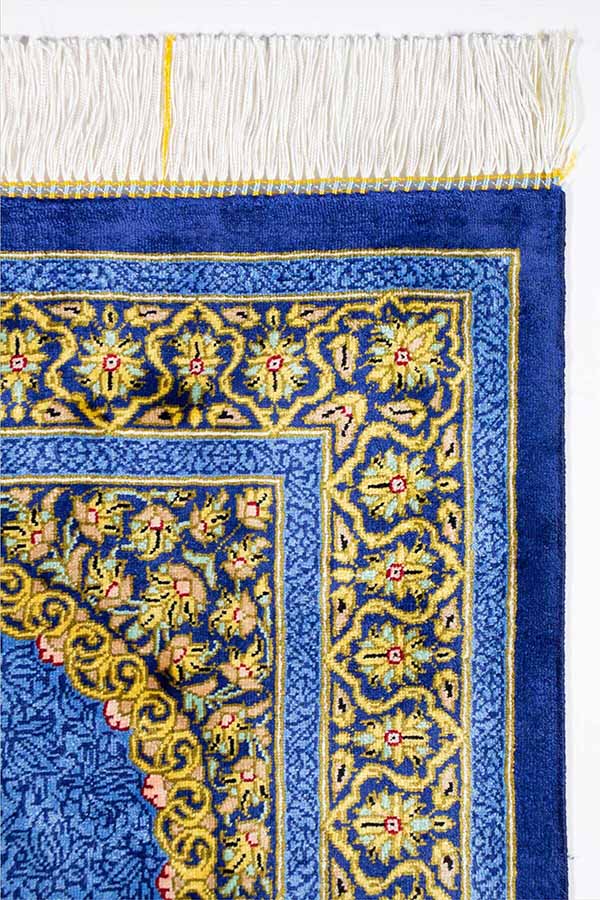 世界で評価のクム産のペルシャ絨毯の特徴