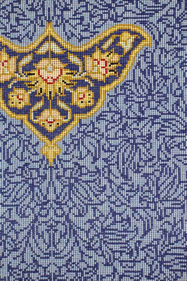 ペルシャ・クム産アミニ工房のブルーベースのペルシャ絨毯の織りの密度