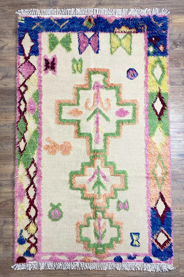 ユニークなパキスタン絨毯